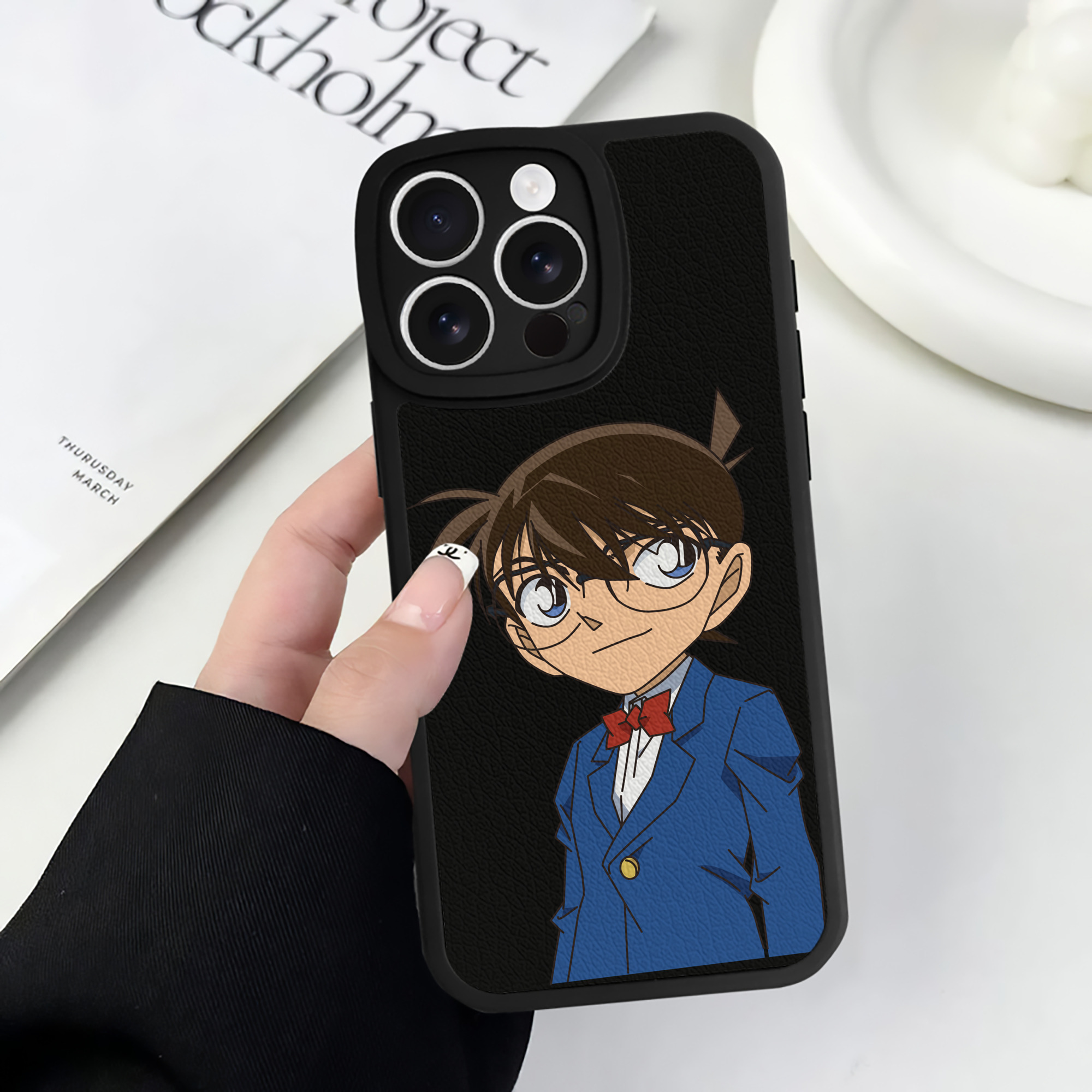 （画像用） 名探偵コナン 江戸川 コナン Detective Conan Conan Edogawa 【iPhone 16シリーズ対応】シリコンスマホケース（レザー調） 材質：シリコン
